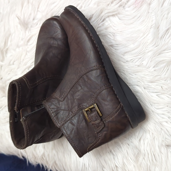 Clarks Bendable Dark Brown Leather Ankle Boots with Zipper - Picture 9 of 10
